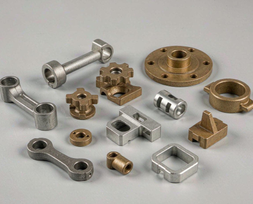 Sintered structural powder metal components including connecting rods, flanges, brackets and cams.